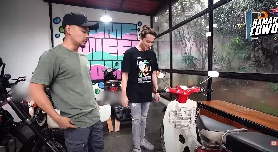 Potret garasi Wendi Cagur  © YouTube