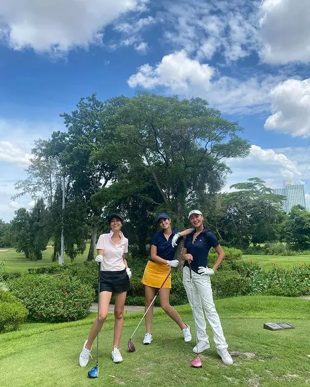 Nia Ramadhani dan geng main golf © 2020 brilio.net Instagram
