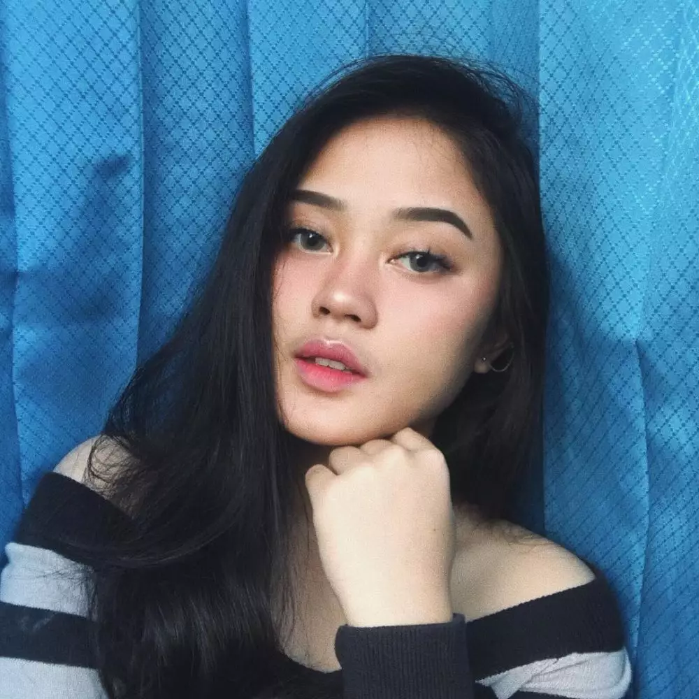 mirip putri delina © Berbagai sumber