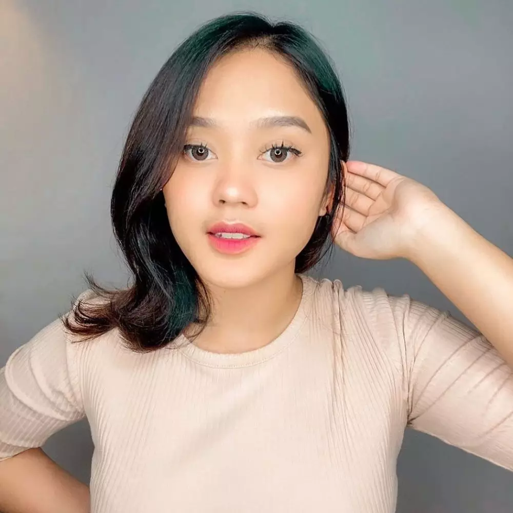 mirip putri delina © Berbagai sumber