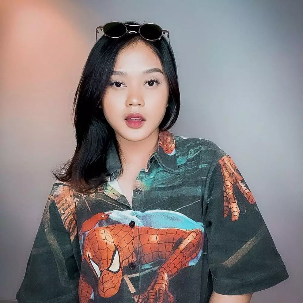 mirip putri delina © Berbagai sumber