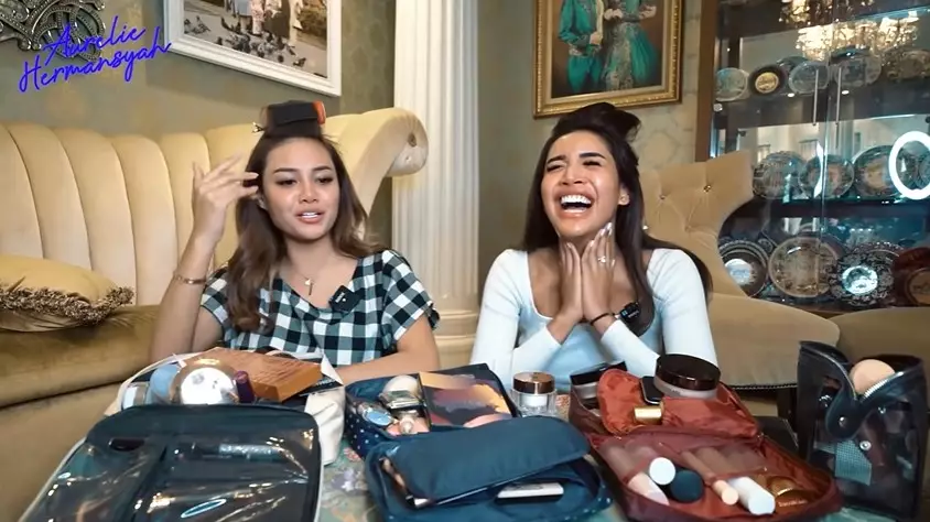 Potret kompak Aurel dan Millen © Instagram & YouTube Potret kompak Aurel dan Millen © Instagram & YouTube