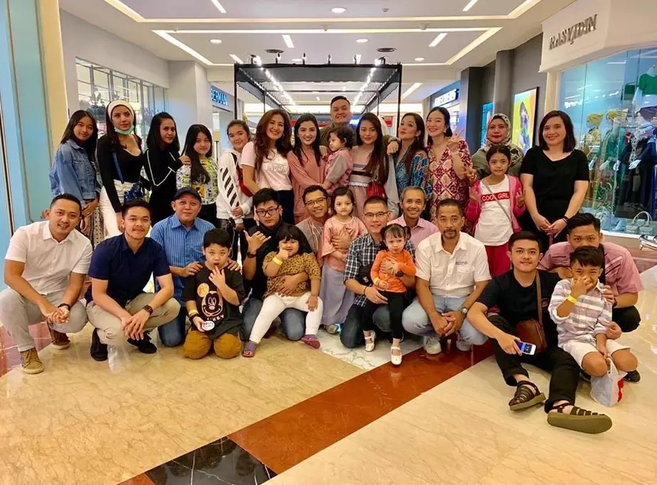 Potret kompak Aurel dan Millen © Instagram & YouTube Potret kompak Aurel dan Millen © Instagram & YouTube