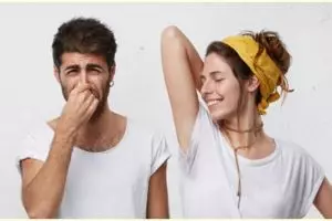 10 Cara menghilangkan bau badan secara alami, aman, dan ampuh