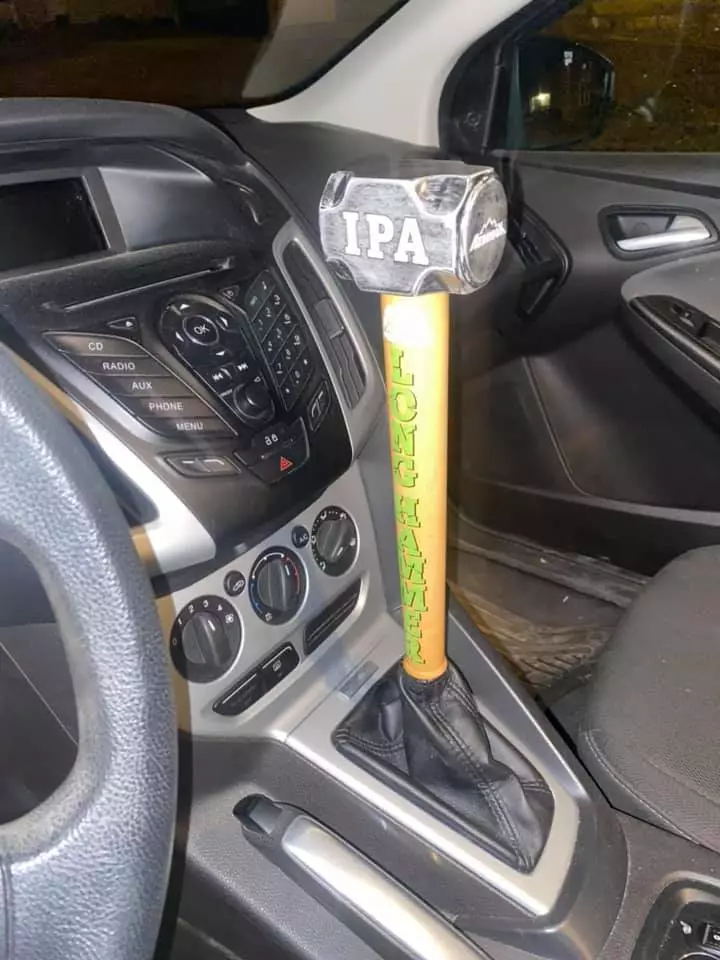 bentuk tuas persneling absurd © Berbagai sumber