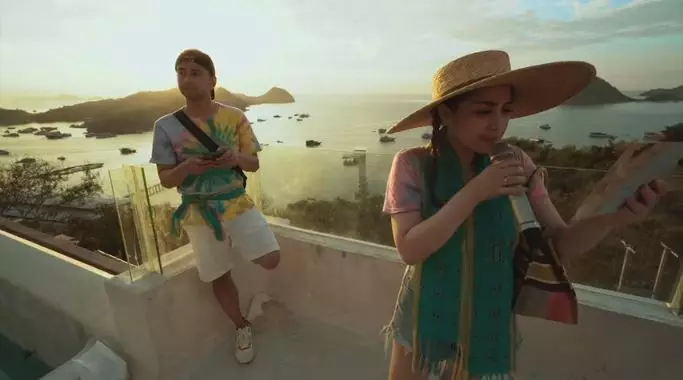 Raffi Nagita bagi hadiah © 2020 brilio.net Raffi Nagita bagi hadiah © 2020 brilio.net