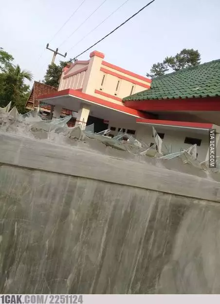 potret lucu pagar rumah © Berbagai sumber potret lucu pagar rumah © Berbagai sumber