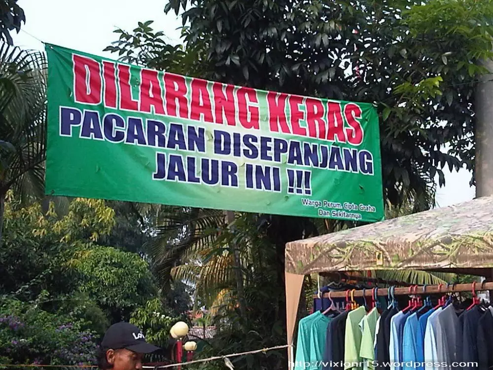 spanduk larangan pacaran Berbagai sumber spanduk larangan pacaran Berbagai sumber