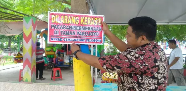 spanduk larangan pacaran Berbagai sumber spanduk larangan pacaran Berbagai sumber