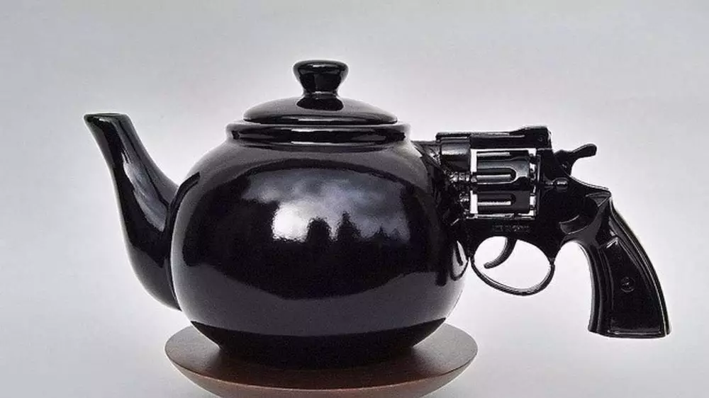 teko dengan bentuk absurd Berbagai sumber