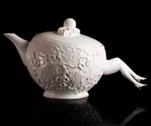 teko dengan bentuk absurd Berbagai sumber