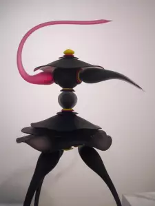 teko dengan bentuk absurd Berbagai sumber