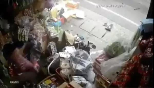 wanita tertabrak hingga warung Berbagai sumber