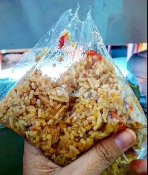 10 Cara makan lucu ini bikin warga +62 geleng kepala, auto kenyang 10 Cara makan lucu ini bikin warga +62 geleng kepala, auto kenyang