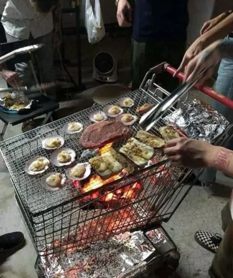 10 Cara makan lucu ini bikin warga +62 geleng kepala, auto kenyang 10 Cara makan lucu ini bikin warga +62 geleng kepala, auto kenyang