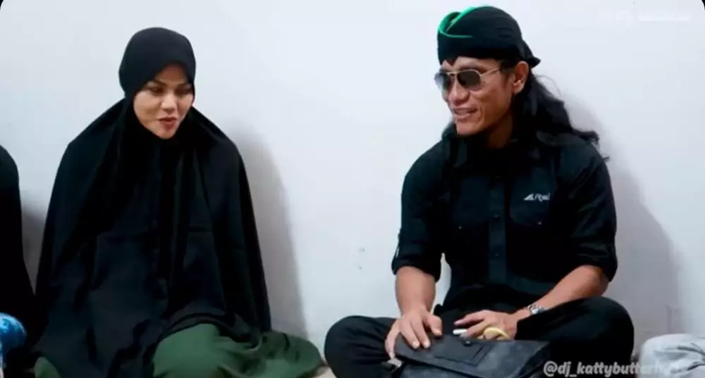 DJ Butterfly dalam balutan hijab © Instagram