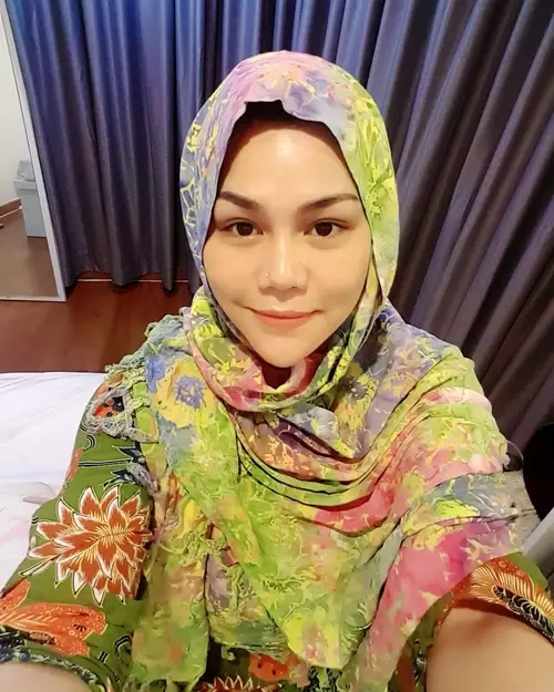 DJ Butterfly dalam balutan hijab © Instagram