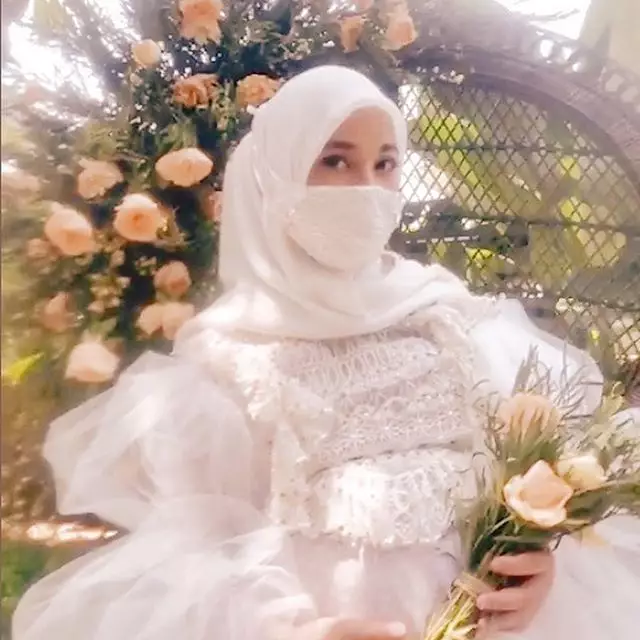 pemotretan maternity seleb tema bunga © 2020 Instagram