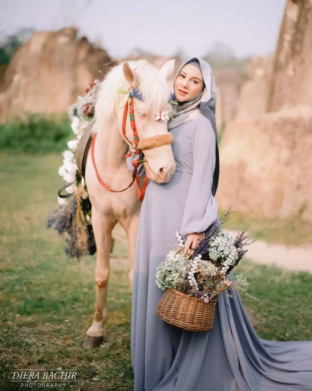 pemotretan maternity seleb tema bunga © 2020 Instagram