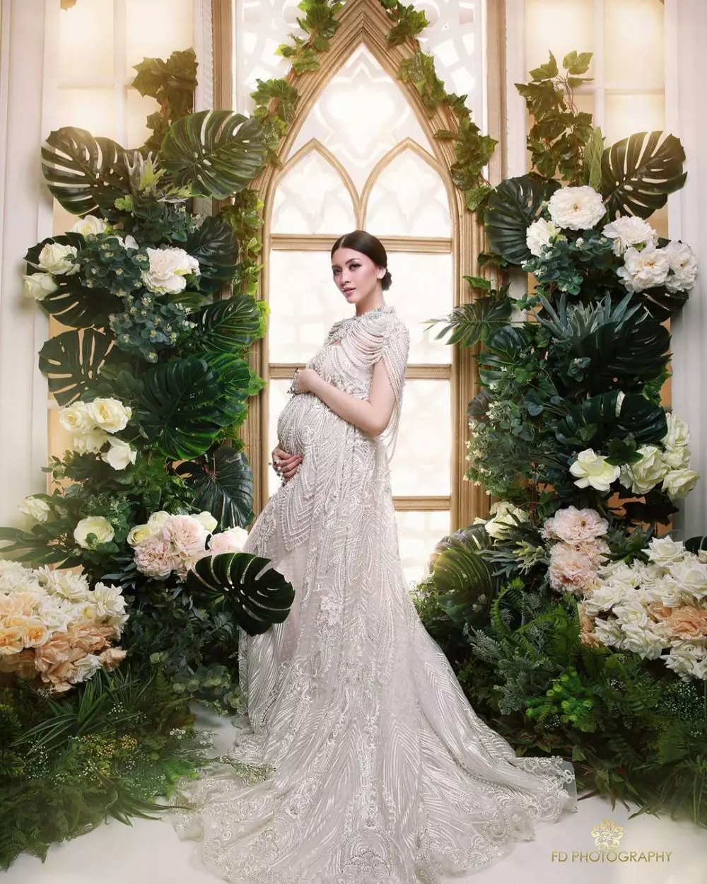 pemotretan maternity seleb tema bunga © 2020 Instagram