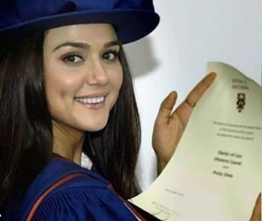 seleb Bollywood honoris causa © 2020 berbagai sumber seleb Bollywood honoris causa © 2020 berbagai sumber