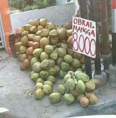 spanduk nyeleneh tukang buah © Berbagai sumber spanduk nyeleneh tukang buah © Berbagai sumber