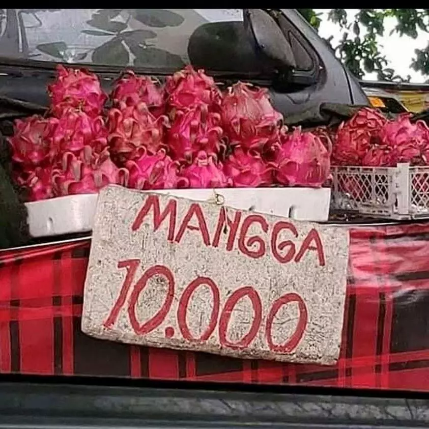 spanduk nyeleneh tukang buah © Berbagai sumber spanduk nyeleneh tukang buah © Berbagai sumber