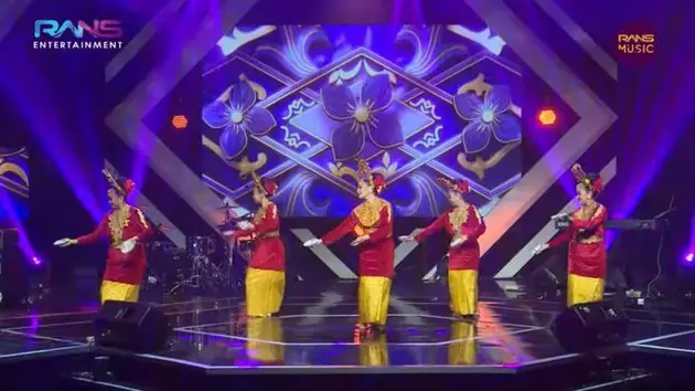 Nagita tari piring © 2020 brilio.net