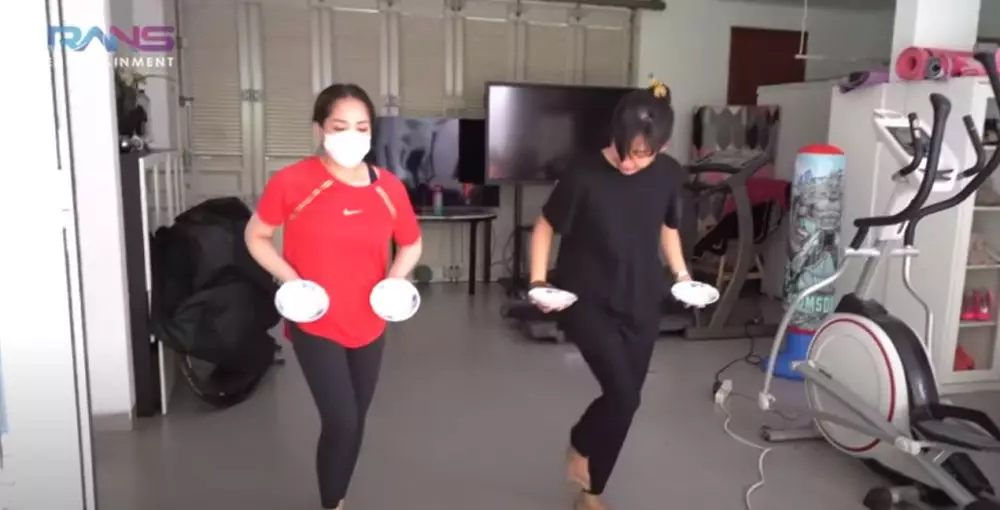 Nagita tari piring © 2020 brilio.net