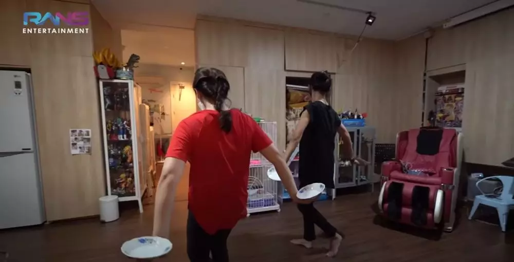 Nagita tari piring © 2020 brilio.net