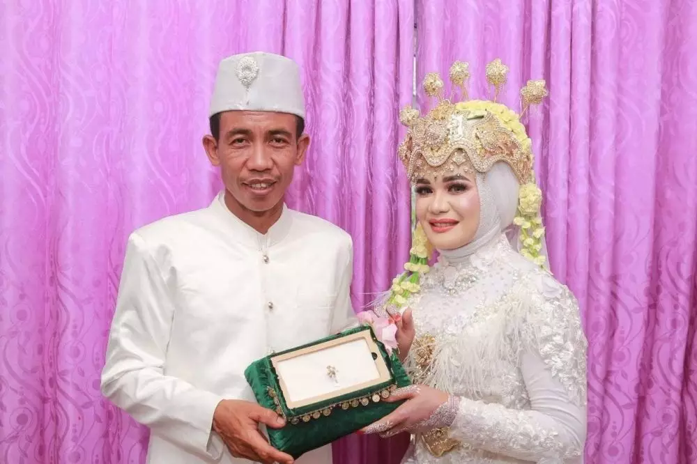 pengantin mirip Presiden Jokowi © Facebook pengantin mirip Presiden Jokowi © Facebook