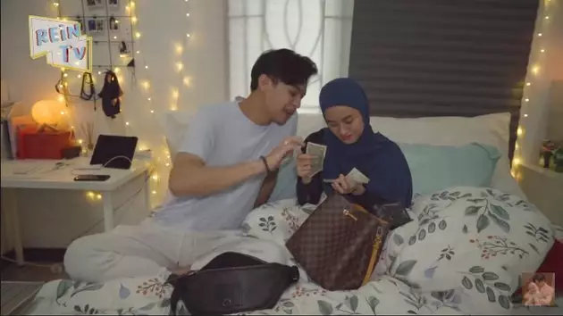 Isi tas Rey Mbayang © 2020 brilio.net YouTube