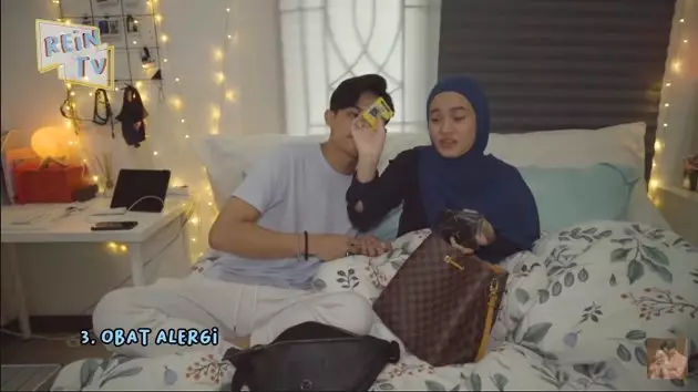 Isi tas Rey Mbayang © 2020 brilio.net YouTube