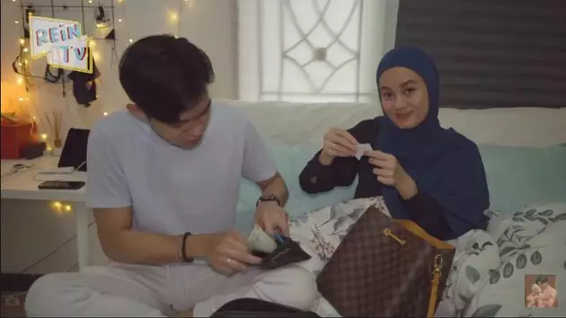 Isi tas Rey Mbayang © 2020 brilio.net YouTube