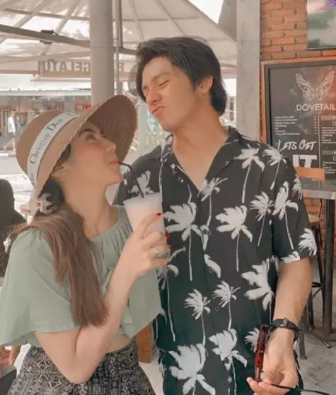 seleb pria yang berhasil taklukkan hati wanita blasteran Berbagai sumber