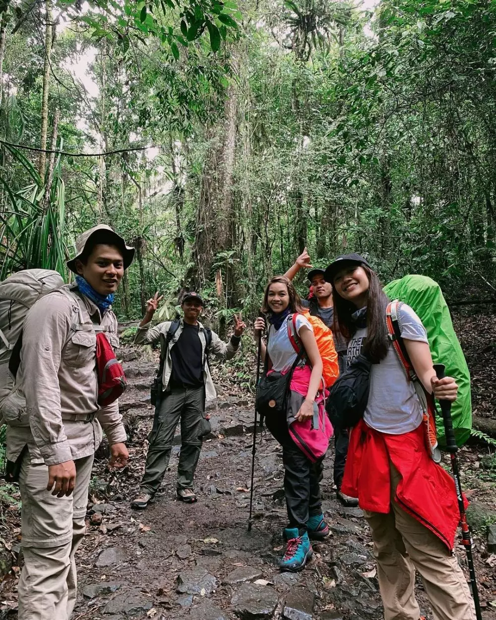 pendakian febby rastanty di gunung © Instagram