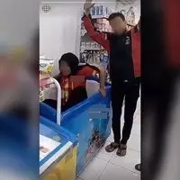 Pegawai minimarket kocak Berbagai sumber Pegawai minimarket kocak Berbagai sumber