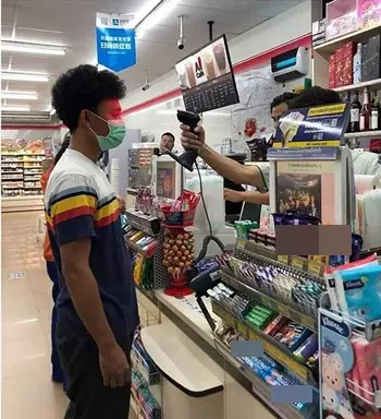 Pegawai minimarket kocak Berbagai sumber Pegawai minimarket kocak Berbagai sumber