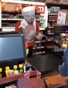 Pegawai minimarket kocak Berbagai sumber Pegawai minimarket kocak Berbagai sumber