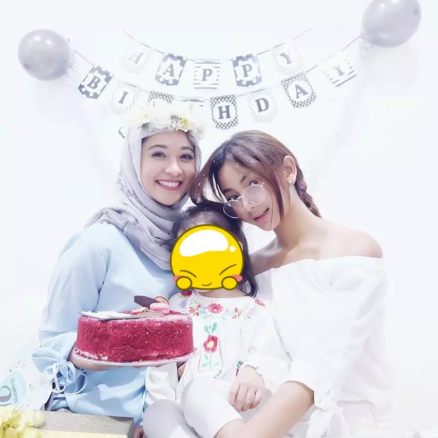 Poppy Bunga dan Glenca Chysara © Instagram Poppy Bunga dan Glenca Chysara © Instagram