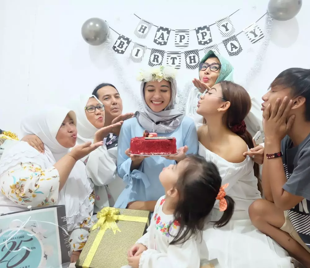 Poppy Bunga dan Glenca Chysara © Instagram Poppy Bunga dan Glenca Chysara © Instagram