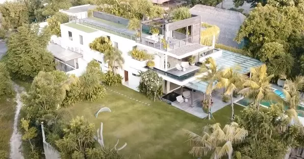 Villa mini honeymoon Nikita Willy ©YouTube