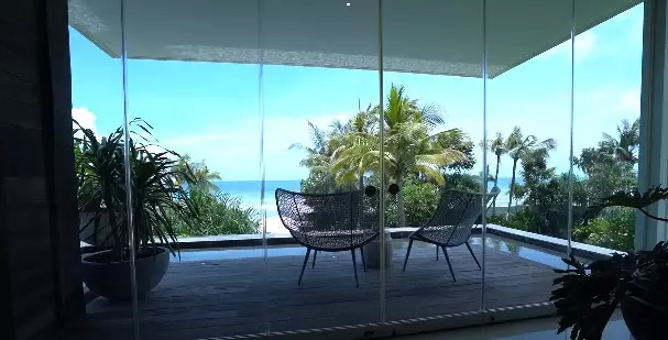 Villa mini honeymoon Nikita Willy ©YouTube