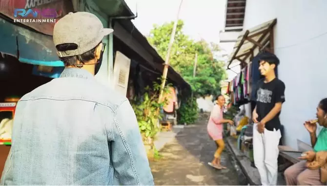 rumah tukang bakso mirip Raffi Ahmad © YouTube