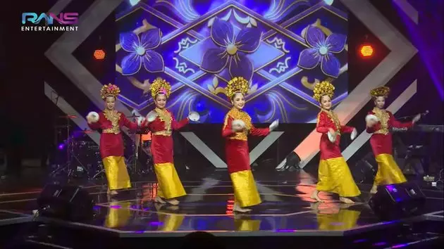 Seleb nari tarian tradisional © 2020 brilio.net