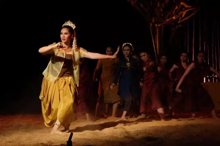 Seleb nari tarian tradisional © 2020 brilio.net