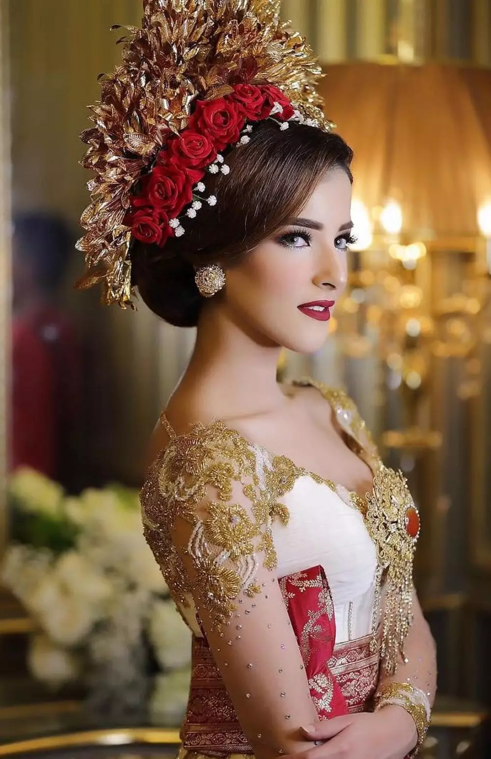 selebgram pakai baju adat Bali © 2020 brilio.net