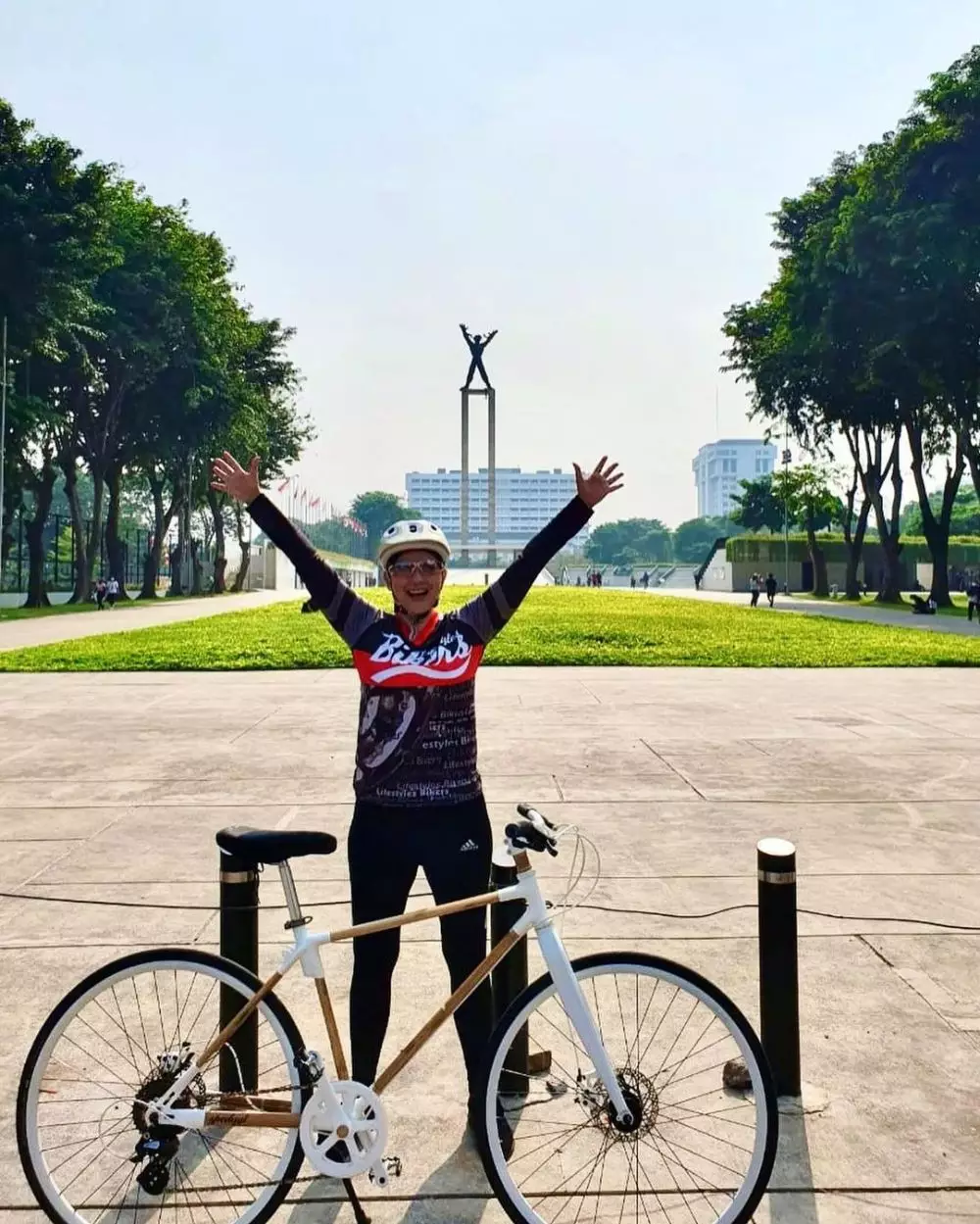 Ira Wibowo saat bersepeda ©Instagram Ira Wibowo saat bersepeda ©Instagram