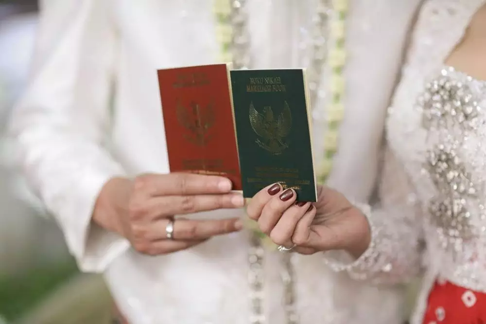 Terungkap paras suami Tata Janeeta Instagram