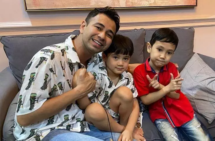 Seleb ketemu kembaran yang viral © 2020 brilio.net